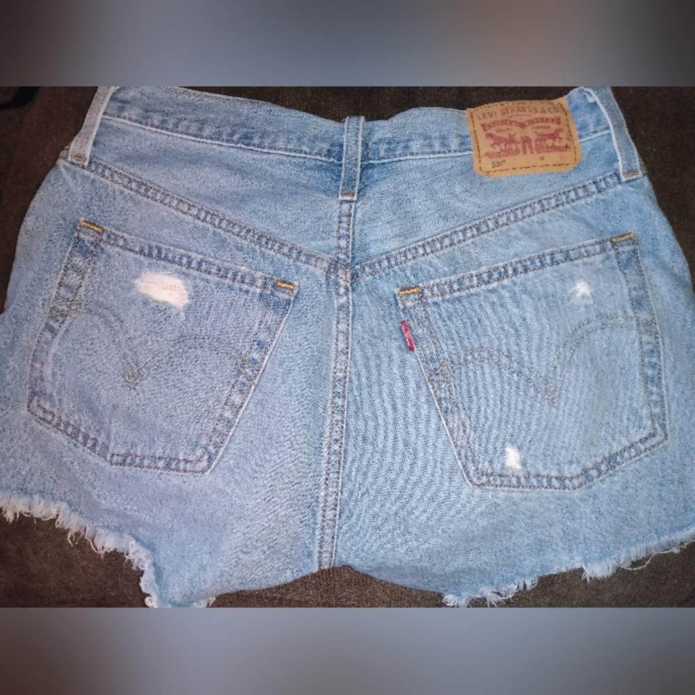 Levis high waisted jean shorts - Picture 3 of 6